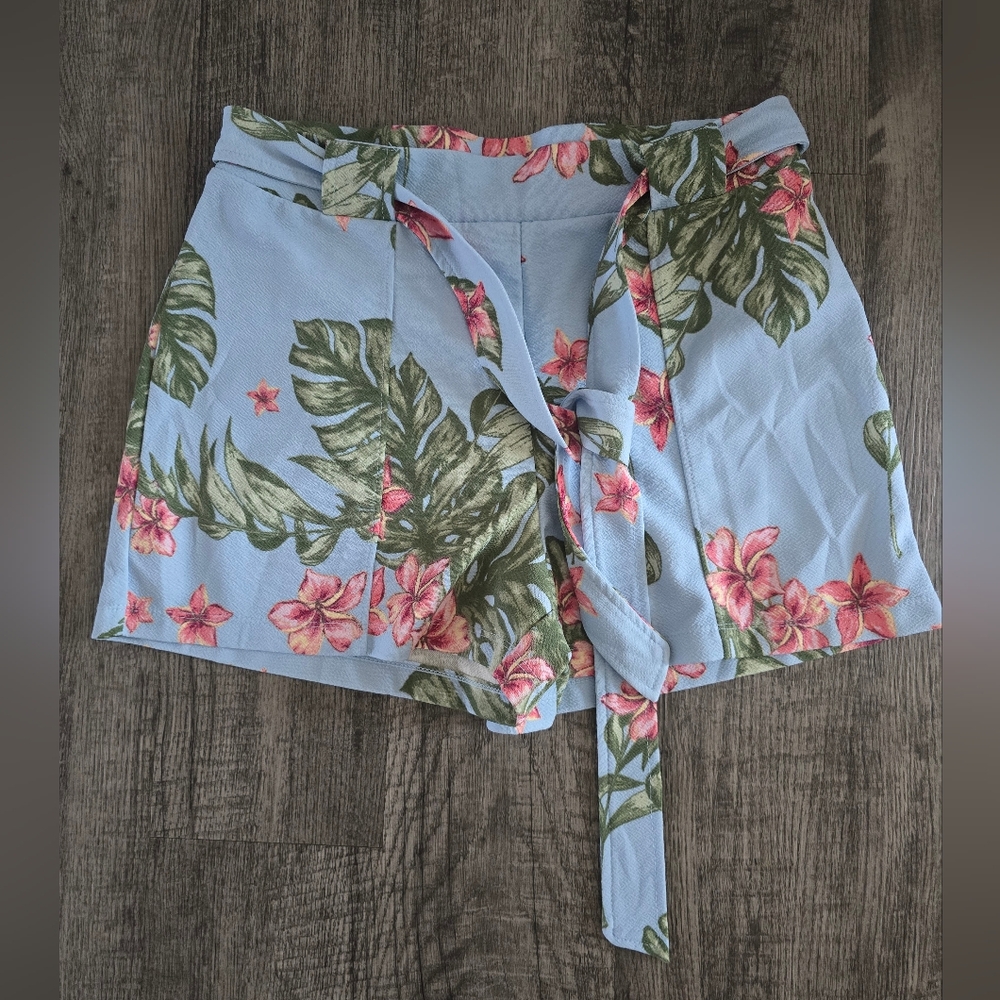 No Boundaries Floral Women's Shorts - Blue and Pink
